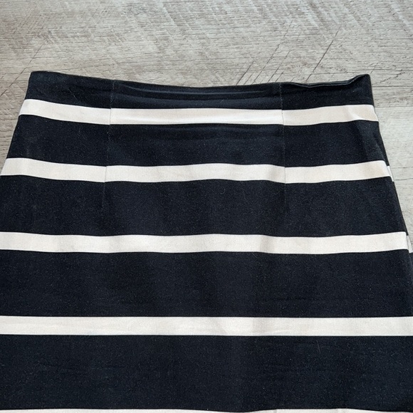 Banana republic nautical pencil skirt - Picture 3 of 10